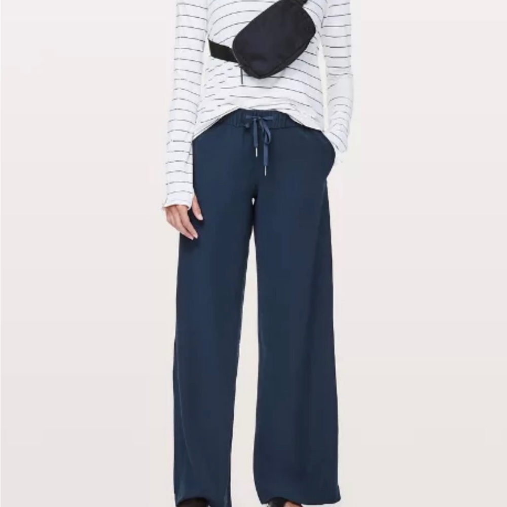 Lululemon Navy On the Fly *wide leg*  Size 12
